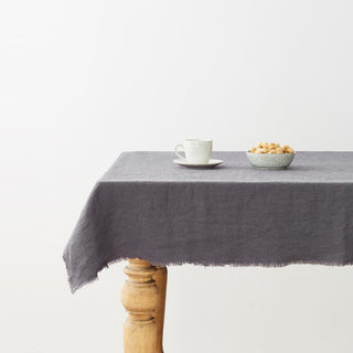 Leinen - Tischdecke mit Fransen, Dark Grey - Linen Tales Leinen - Tischdecke mit Fransen, Dark Grey - Linen Tales