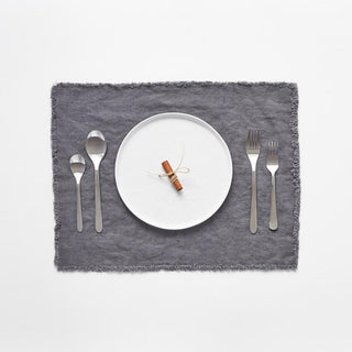Leinen - Tischset mit Fransen, Dark Grey - Linen Tales Leinen - Tischset mit Fransen, Dark Grey - Linen Tales