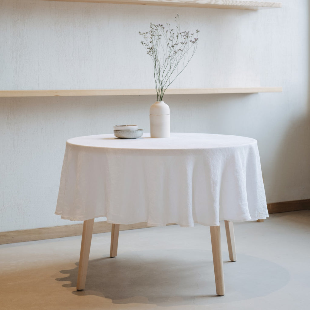 Leichte Leinen-Tischdecke, rund White – Linen Tales
