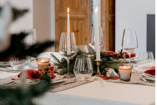 SO DEKORIEREN SIE IHREN WEIHNACHTSTISCH AUF SCHÖNE WEISE - Linen Tales 