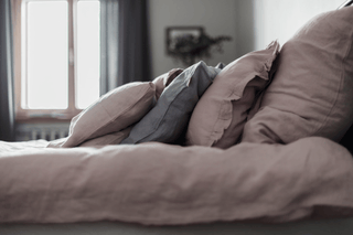 WIE LÄSST SICH DAS SCHLAFZIMMER MIT LEINEN GESTALTEN? - Linen Tales 