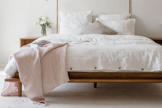 TAGESDECKE AUS LEINEN: EIN SPANNENDES WOHNACCESSOIRE ZUM EINKUSCHELN UND MEHR - Linen Tales 