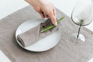 IDEEN ZUM FALTEN VON LEINENSERVIETTEN FÜR ALL IHRE FESTESSEN - Linen Tales 