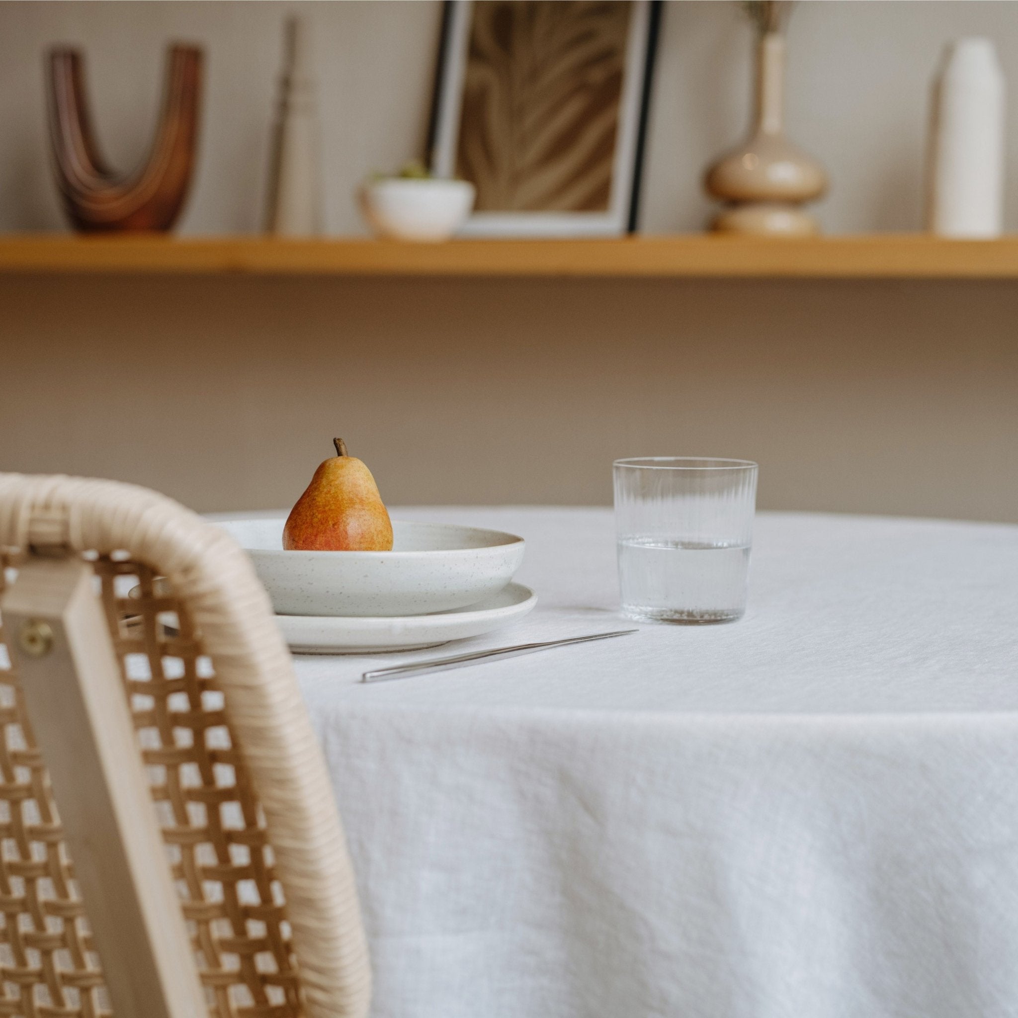 Leichte Leinen-Tischdecke, rund White – Linen Tales