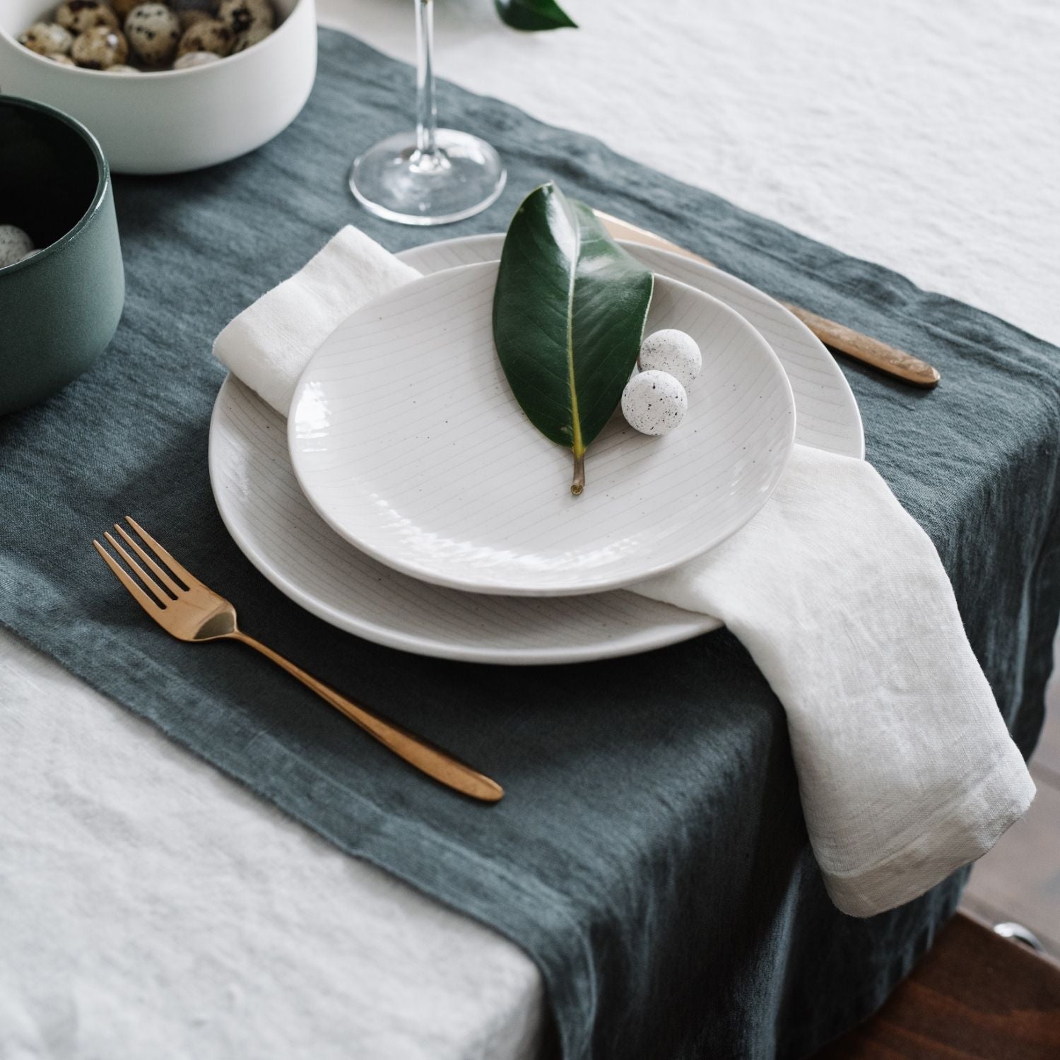 Leinen-Tischläufer, Blue Fog – Linen Tales