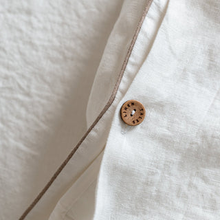 Weißes Bettwäsche-Set aus Leinen mit naturfarbener Paspel 5