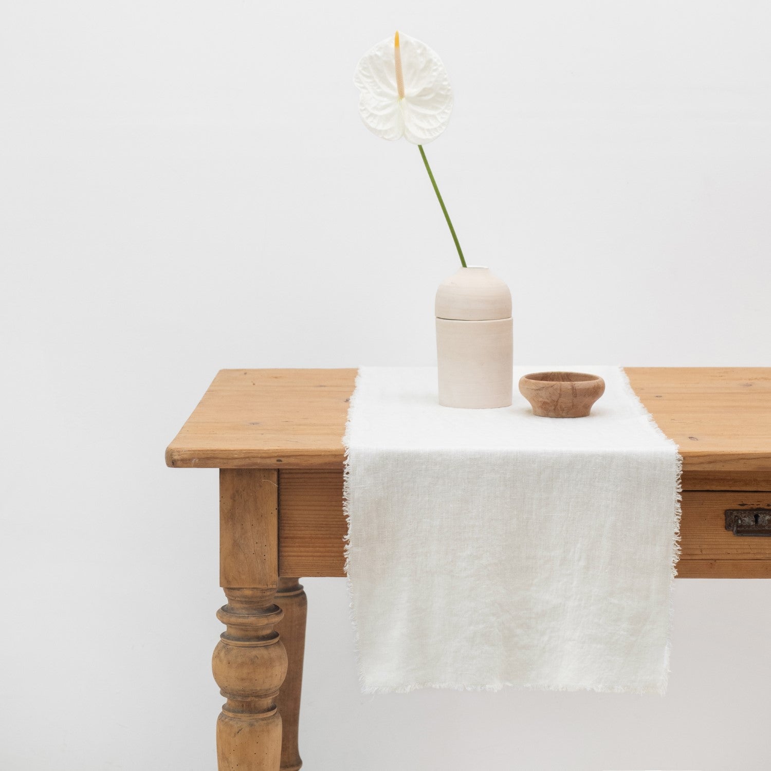 Leinen-Tischläufer mit Fransen, Off-White – Linen Tales