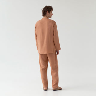 Butterum Farbe Leinen Currant-Loungewear-Set von der Rückseite 3